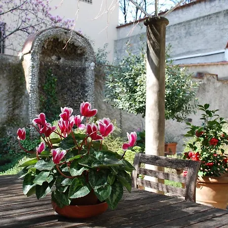 Secret Garden Apartment *